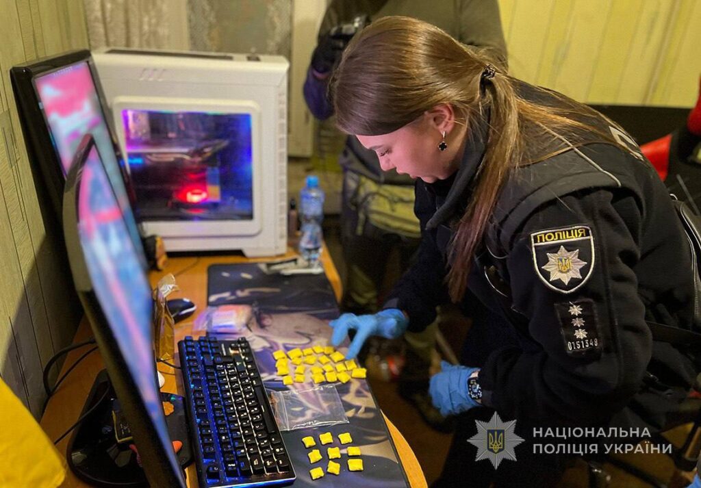 Наркоугруповання у Запоріжжі мало прибуток понад мільйон гривень на місяць