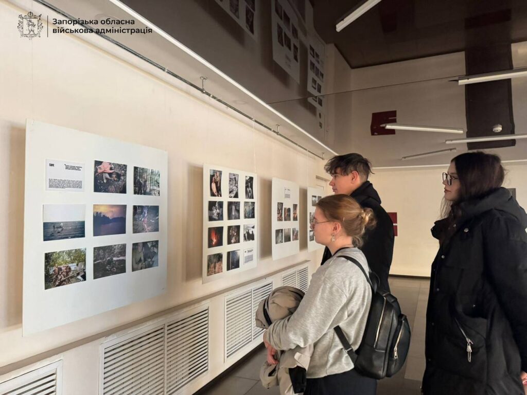 У Запоріжжі відкрили фотовиставку “Калібр 120х35 мм. Сімейний альбом”