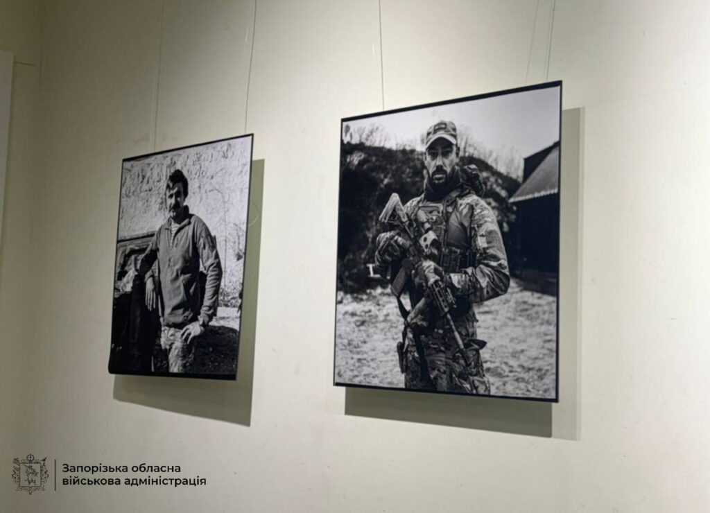 У Запоріжжі відкрили фотовиставку “Калібр 120х35 мм. Сімейний альбом”