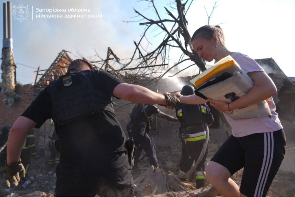 Дві людини загинули, 15 – поранені внаслідок ворожої атаки на Запоріжжя