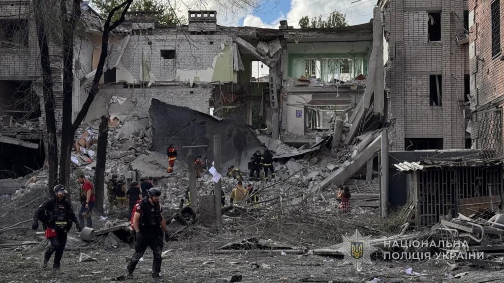 Одна з авіабомб впала, не здетонувавши, у житловому секторі