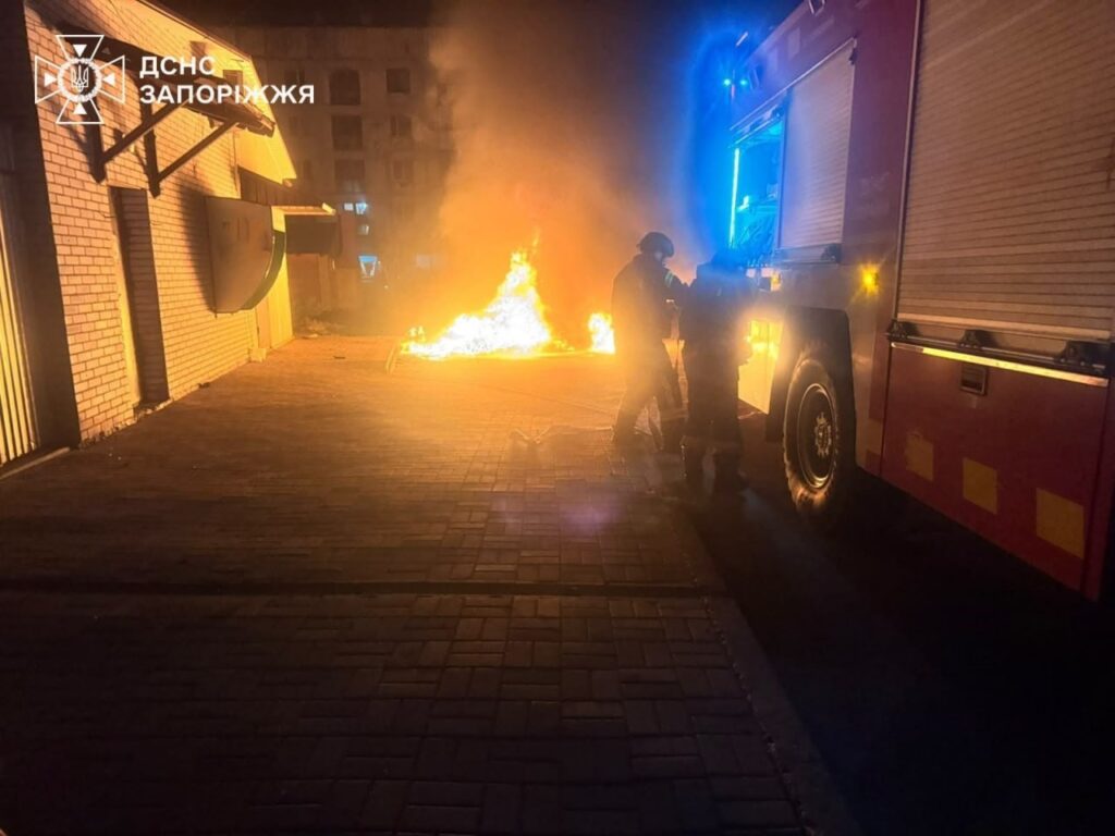 Внаслідок ворожих обстрілів у Запоріжжі та передмісті виникло 20 пожеж