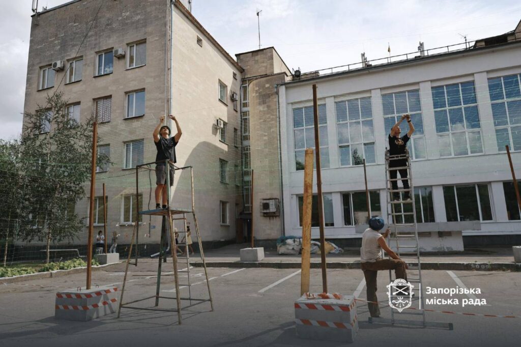 По всьому Космічному району встановлюють антидронові сітки для захисту від FPV-дронів