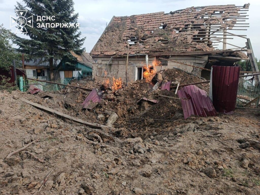 Внаслідок ворожих обстрілів у Запоріжжі та передмісті виникло 15 пожеж