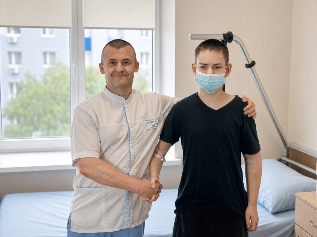 Спільна робота медиків Запоріжжя та Дніпра врятувала життя 17-річному хлопцю