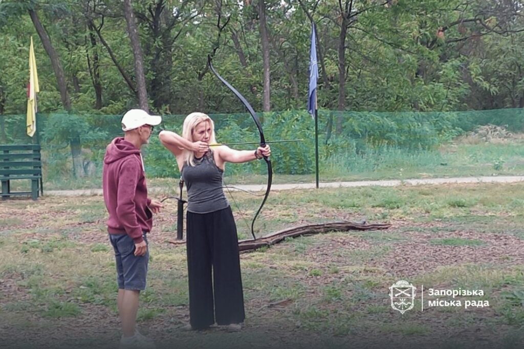 На острові Хортиця завершився турнір для ветеранів та їхніх родин зі стрільби з лука
