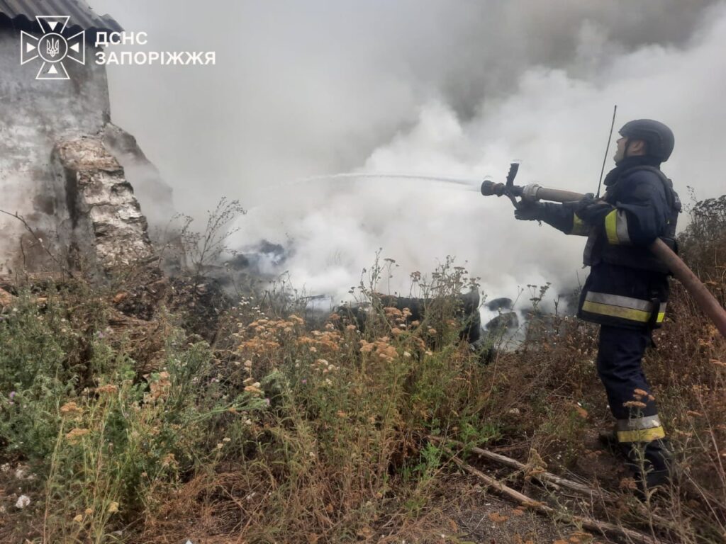 Внаслідок ворожих обстрілів у Запоріжжі та передмісті виникло 13 пожеж