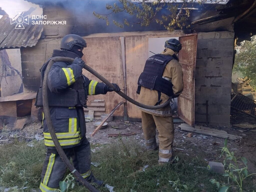 Внаслідок ворожих обстрілів у Запоріжжі та передмісті виникло 17 пожеж