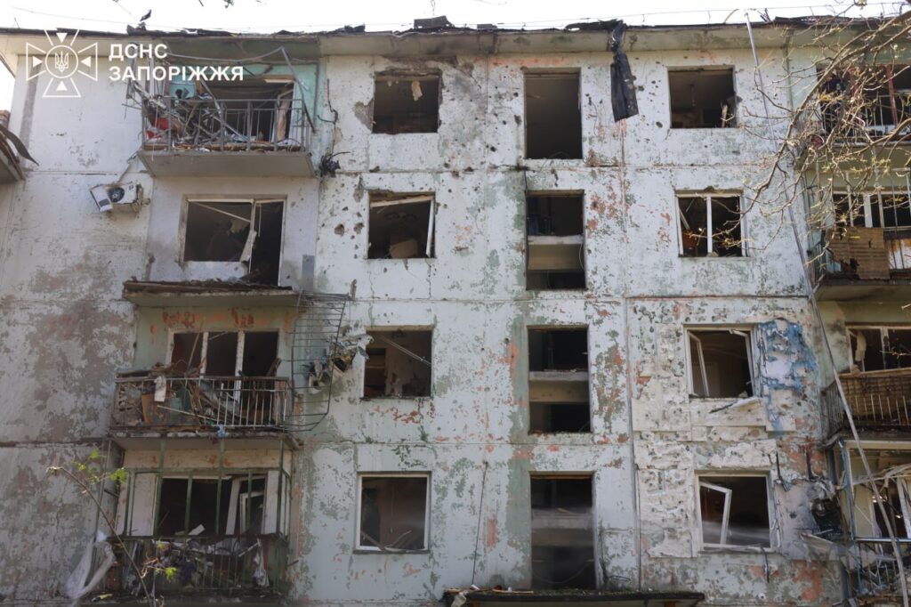Внаслідок ворожих обстрілів у Запоріжжі та передмісті виникло 14 пожеж