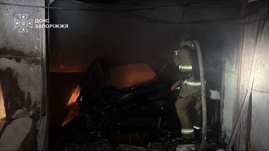 Внаслідок ворожих обстрілів у Запоріжжі та передмісті виникло 8 пожеж