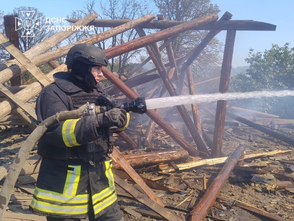 Внаслідок ворожих обстрілів у Запоріжжі та передмісті виникло 19 пожеж
