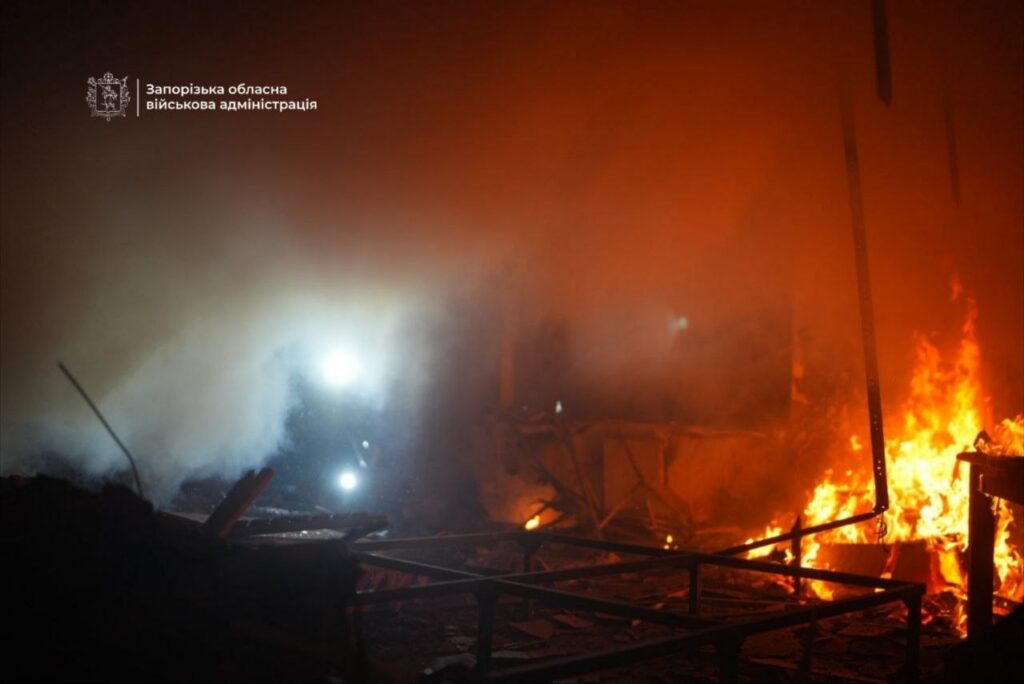 Одна людина загинула, ще шість – поранені внаслідок ворожої атаки на Запоріжжя