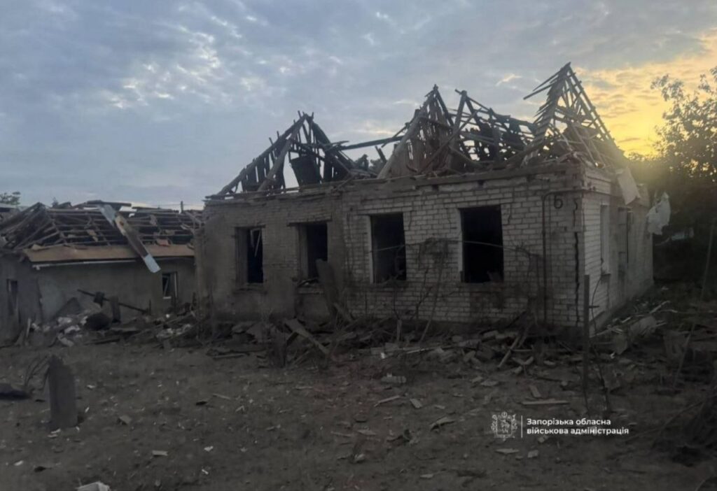 Вдосвіта російська керована авіабомба зруйнувала приватний будинок в одному з районів Запоріжжя