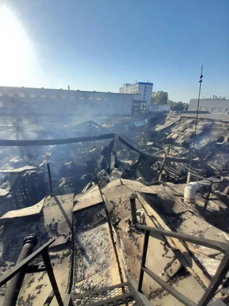 В окупованому Мелітополі вночі після прильотів БпЛА згорів захоплений росіянами «Епіцентр»