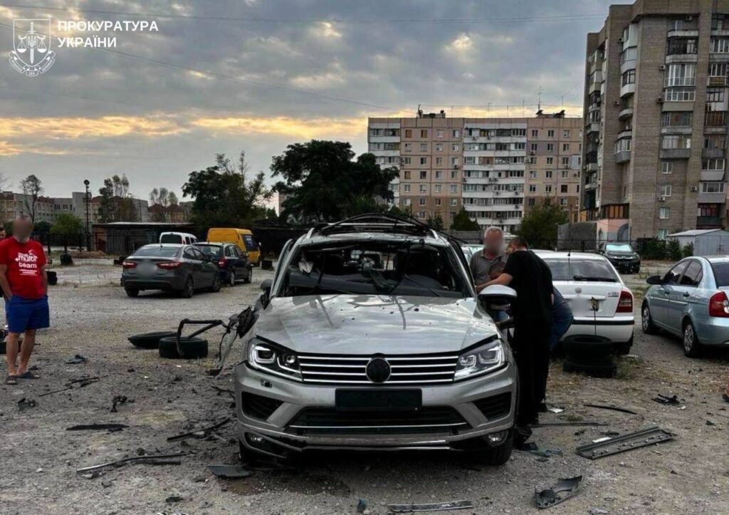 Ворожий безпілотник атакував автостоянку у Запоріжжі