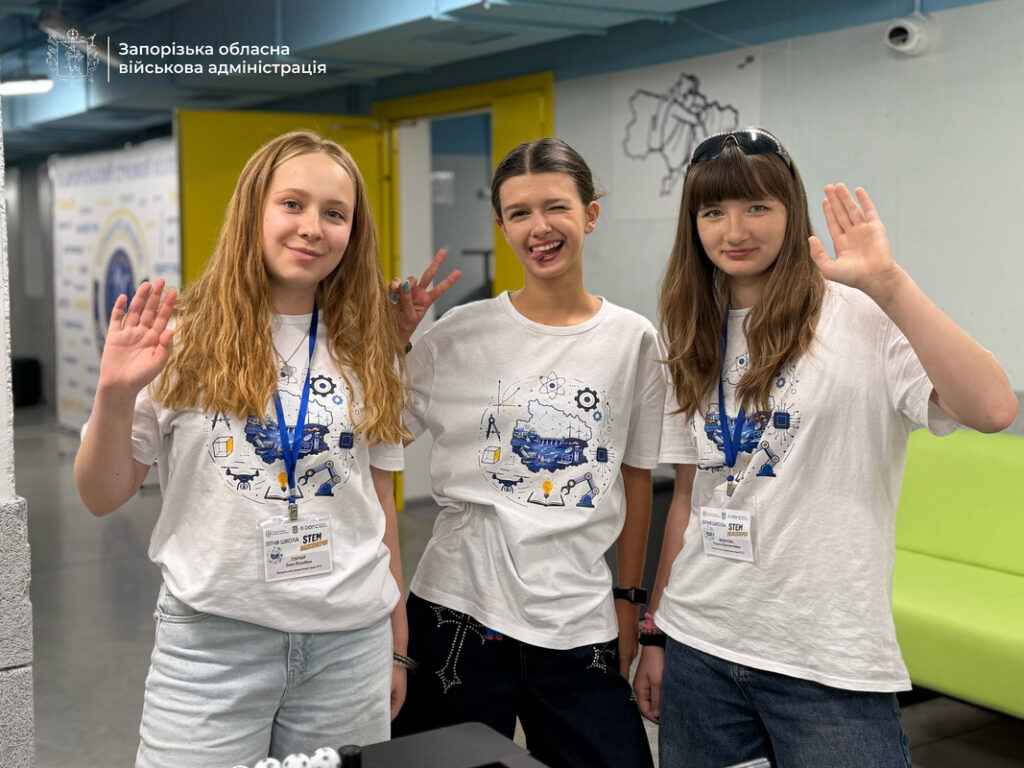 У Запоріжжі завершилося навчання у літній школі «STEM: Інженерія» для старшокласників