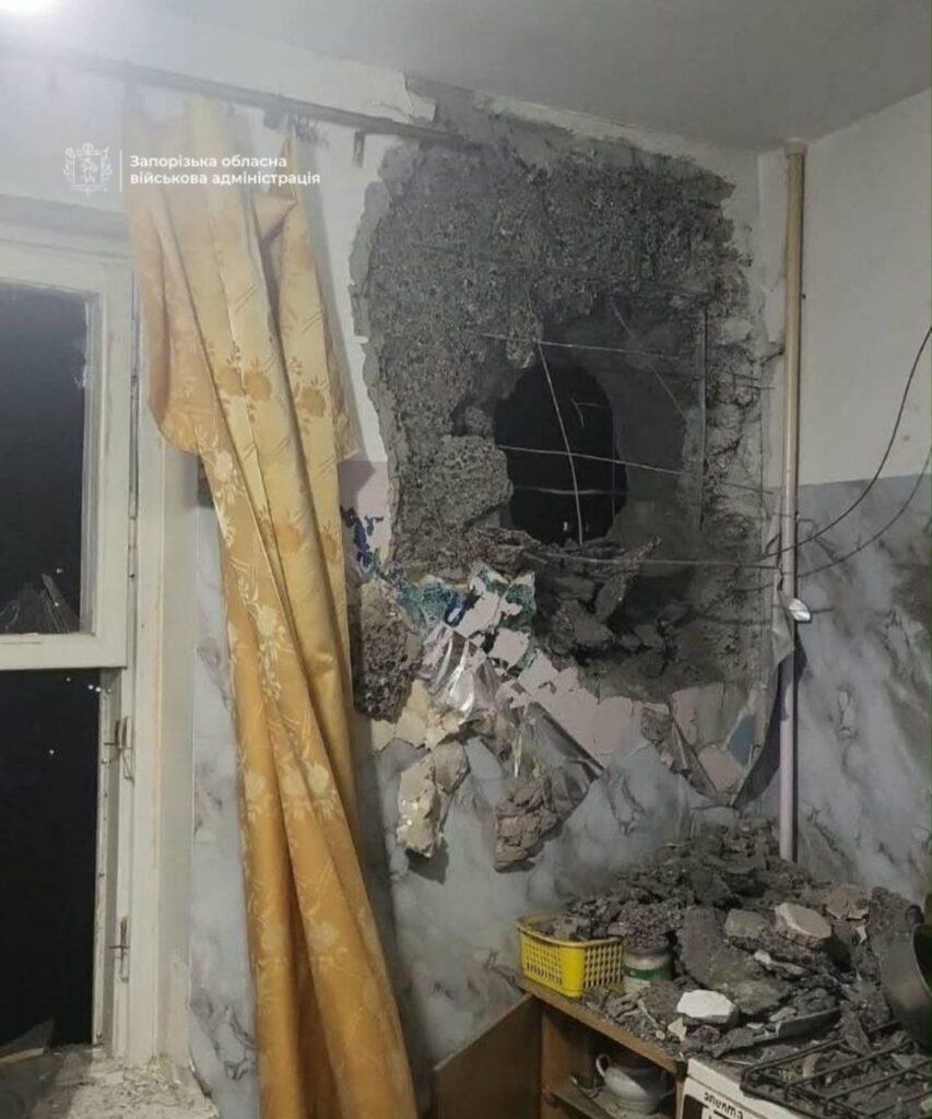 21 багатоквартирний та 56 приватних будинків у чотирьох районах Запоріжжя минулими вихідними зазнали пошкоджень та руйнувань через ворожі атаки