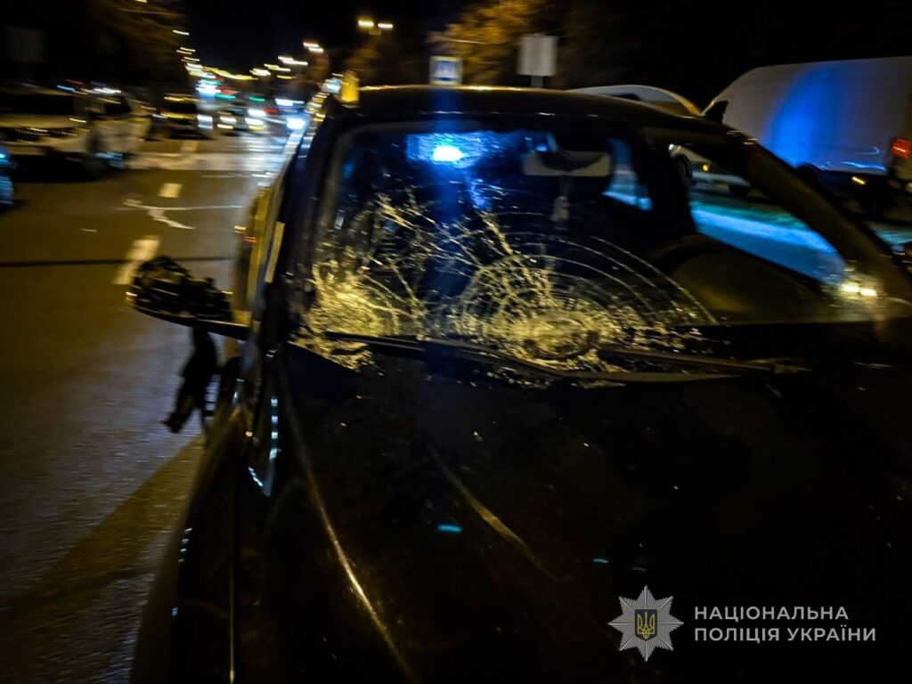 Водій легковика наїхав на чоловіка та дитину у Вознесенівському районі