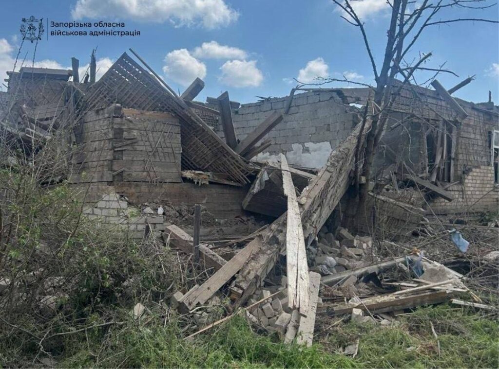 Внаслідок ворожих обстрілів упродовж доби у Запоріжжі та передмісті виникло 13 пожеж