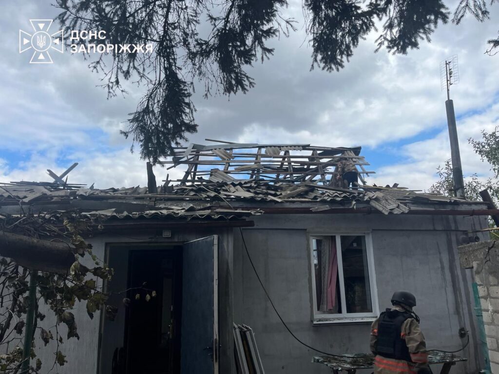 Внаслідок ворожих обстрілів упродовж доби у Запоріжжі та передмісті виникли сім пожеж