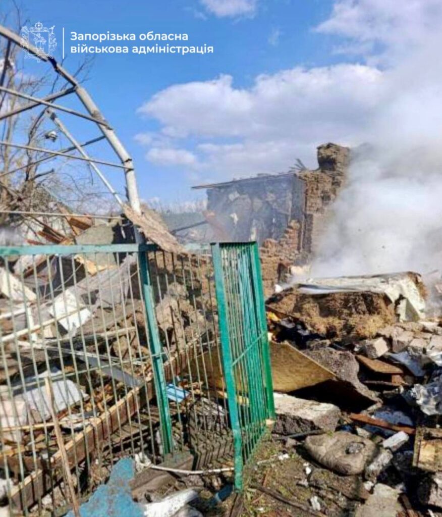 Ворог вдарив авіабомбою по Запорізькому району – постраждали цивільні