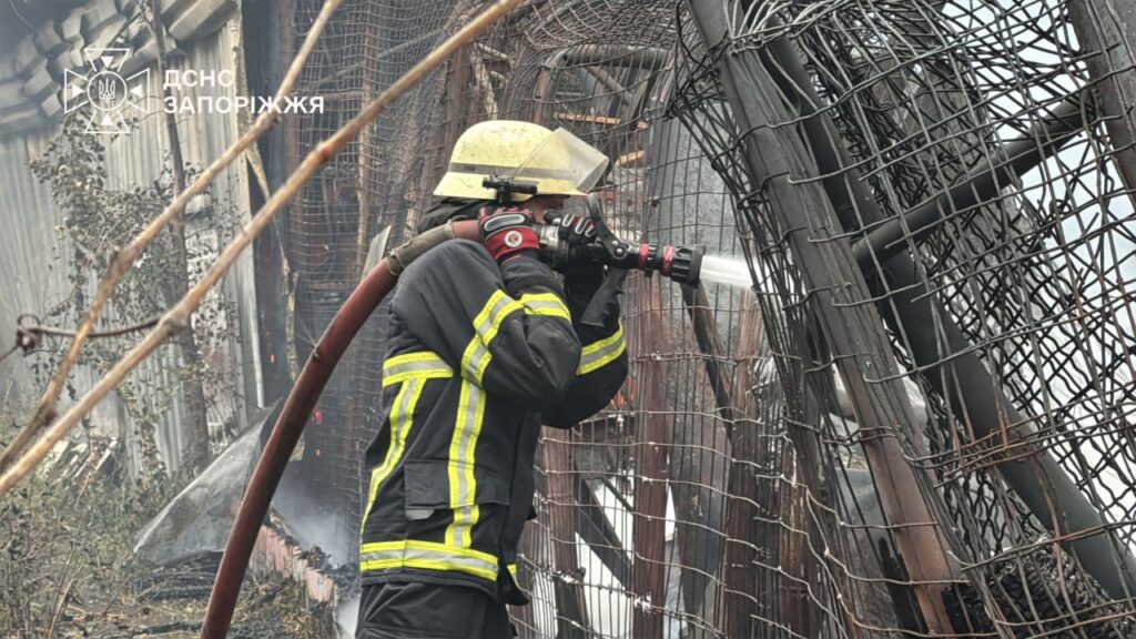 В Запоріжжі горіло складське приміщення з неексплуатованим човновим та яхтовим обладнанням