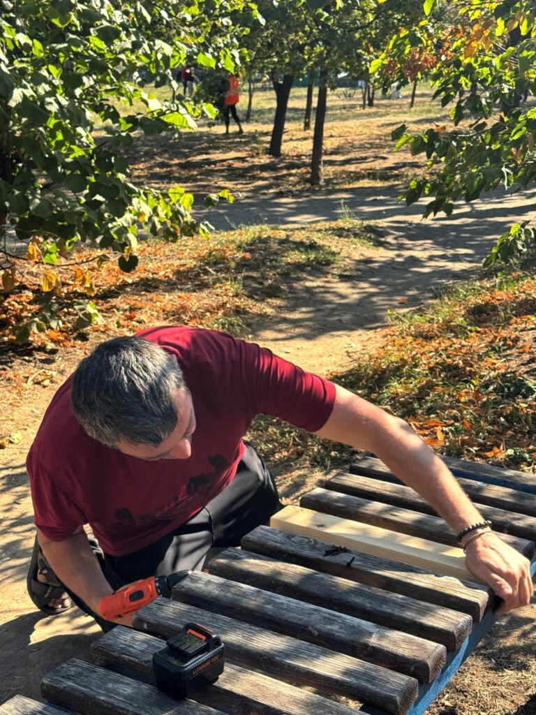У Хортицькому районі гуртом прибрали місця відпочинку