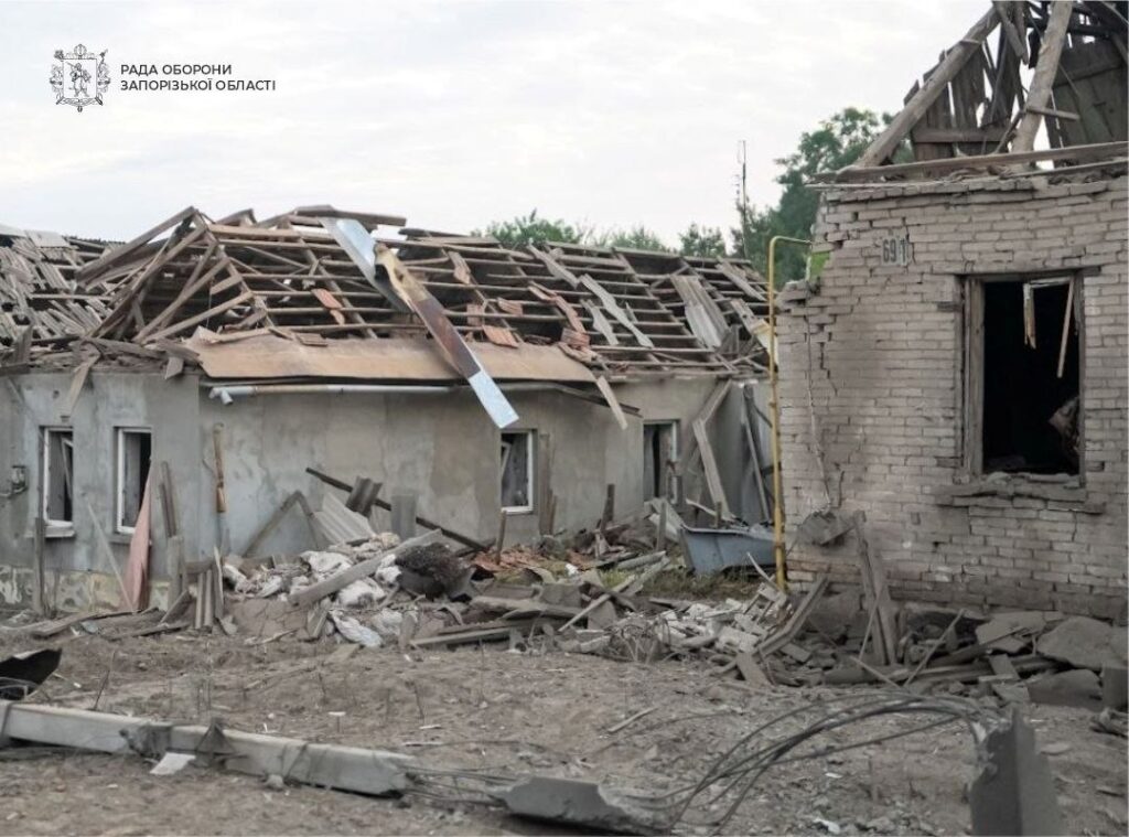 Внаслідок ворожих обстрілів упродовж доби у Запорізькому районі виникло 3 пожежі