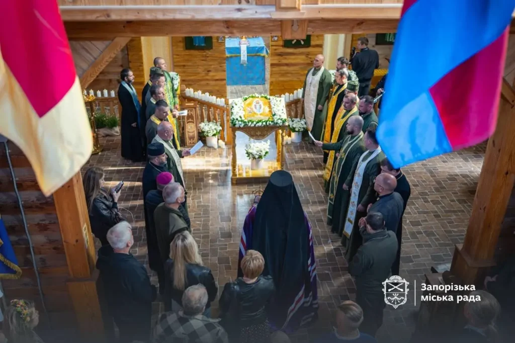 На Хортиці провели спільну молитву за Україну, її Захисників, Захисниць, поранених і полонених