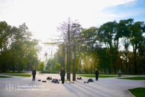 На Дереві пам’яті з’явилися ще 85 дзвіночків на честь Захисників і Захисниць, які віддали життя за Україну