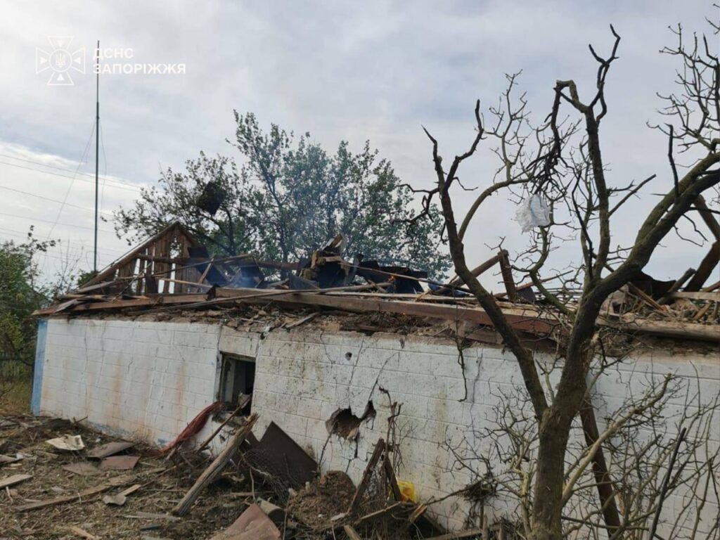 Внаслідок ворожих обстрілів у Запорізькому районі виникла пожежа